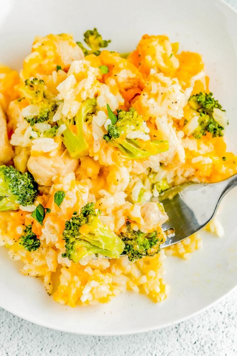 30-Minute Chicken Broccoli and Rice Casserole — This casserole is quick, EASY, and made in one skillet on your stove! No baking required. This recipe is a meal-in-one with protein, veggies, and carbs and is ready in just 30 minutes! It’s perfect for busy weeknights and can be CUSTOMIZED using whatever veggies you have on hand! Chicken Brocolli Rice, Chicken Broccoli And Rice Casserole, Broccoli And Rice Casserole, Broccoli And Rice, Protein Veggies, Minute Chicken, Stovetop Chicken, Chicken Broccoli Rice Casserole, Chicken Broccoli Rice