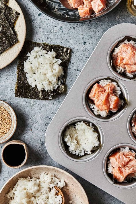 Salmon Rice Bites, Salmon Rice Cups, Salmon Rice Seaweed, Nori Cups, Baked Salmon Roll, Salmon Roll Recipe, Salmon Sushi Cups, Baked Salmon Sushi, Sushi Cups