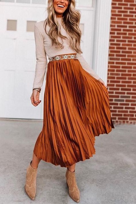 71a58e8cb75904f24cde464161c3e766desc42832046ri Pleated Maxi Skirts, Pleated Maxi Skirt, Pleated Maxi, Maxi Skirts, Inspiration Mode, Fall 2024, Mode Inspiration, Modest Outfits, Skirt Outfits