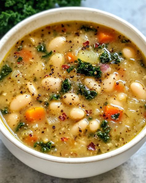 Tuscan White Bean and Kale Soup - Miarecipes Recipes With White Kidney Beans, Tuscan White Bean Soup With Kale, White Bean Soup Recipes Healthy, Recipes Using Kale, Easy Soup Recipes Crockpot, Kale Bean Soup, Turkey Kale Soup, Tuscan Kale Soup, Kale White Bean Soup