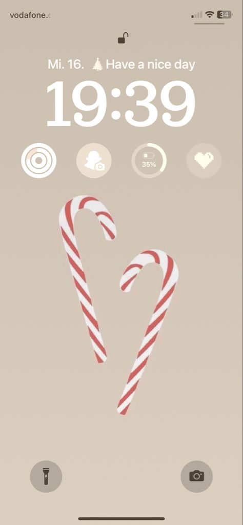 Christmas Wallpaper Ios 16 Lockscreen, Iphone Lockscreen Christmas, Christmas Wallpaper Layout, Red And White Christmas Wallpaper, White Christmas Widgets, Christmas Phone Ideas, Christmas Ios Homescreen, Christmas Iphone Layout, Christmas Phone Theme