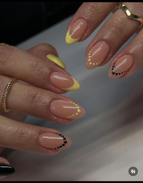 French Tips Black Women, French Dip Nails, French Tips Black, Natural French Nails, Pedi Designs, Nails 2025, Natural Nail Designs, Dip Nails, French Dip