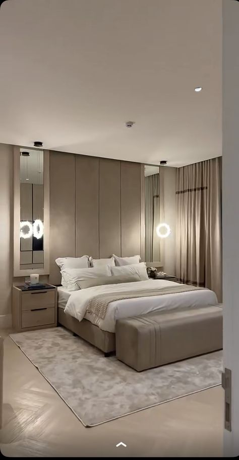 Contemporary Bedroom Chandelier, Luxury Bedroom Master Elegant, Bedroom Interior Design Modern Master, Black Luxury Bedroom, Beige Bedroom Decor, Luxury Bedrooms, Bedroom Design Trends, Dining Room Accents, Luxe Bedroom