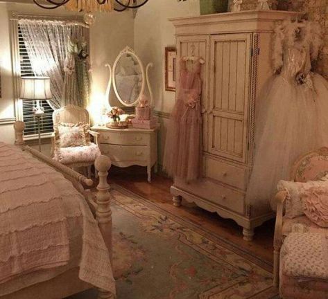 Classy Rooms, Shabby Chic Decor Bedroom, Chic Bedroom Decor, Shabby Chic Interiors, Shabby Chic Bedroom, Inspire Me Home Decor, Shabby Chic Bedrooms, Chic Interior, Dream Room Inspiration