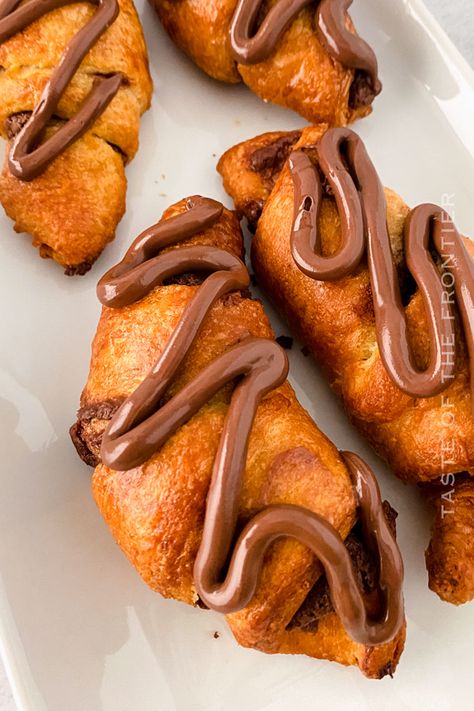 Nutella Crescent Rolls are an easy breakfast or dessert that is made quickly and easily with just a handful of ingredients in the air fryer. Nutella Crescent Rolls, Easy Crescent Roll Recipes, Pumpkin Waffles Recipe, Homemade Chocolate Truffles, Peanut Butter Bites, Cinnamon Roll Pancakes, Dessert Truffles, Pumpkin Cinnamon Rolls, Pumpkin Waffles