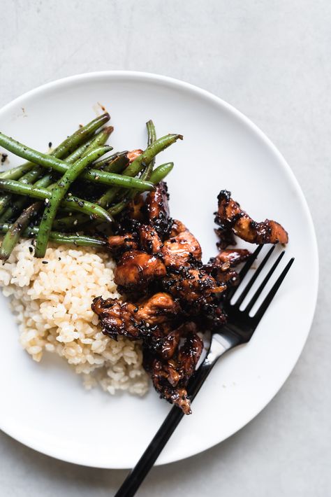 Sticky Asian Chicken, Beans And Brown Rice, Chicken Green Beans, Chicken And Brown Rice, Brown Rice Recipes, Asian Chicken, Rice Ingredients, Chicken Strips, Dash Diet