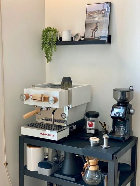 Espresso Machine Table, Espresso Machine Home Setup, Coffee Machine Station Kitchens, Espresso Bar Home, Home Espresso Station, Espresso Set Up, Espresso Machine Station Bar Ideas, Small Espresso Bar, Espresso Bar In Kitchen