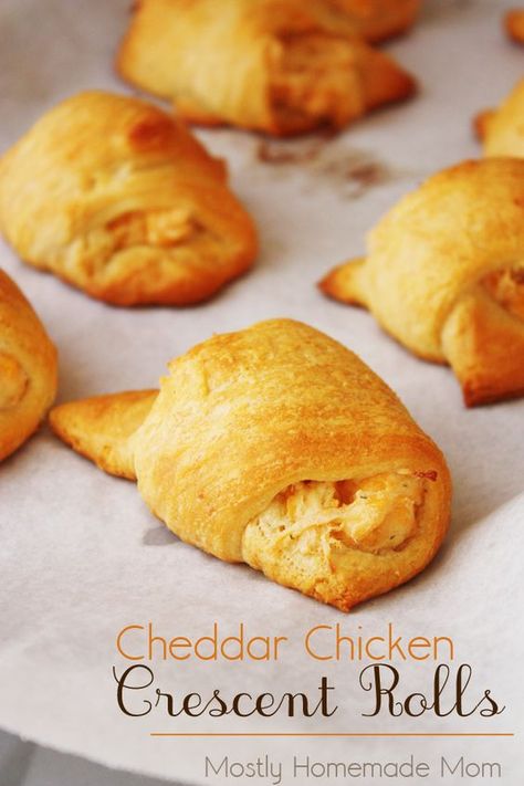 Cheddar Chicken Crescent Rolls - Cooked chicken combines with ranch dressing mix, cream cheese, & cheddar and rolled up in buttery crescent rolls - an awesome weeknight dinner that leaves perfect lunch box leftovers! Crescent Roll Canned Chicken, Chicken Puffs Recipe Crescent Rolls, Chicken Croissants, Chicken Croissant, Stuffed Rolls, Chicken Crescent Rolls, Chicken Crescent, Cream Cheese Crescent Rolls, Cheese Crescent Rolls