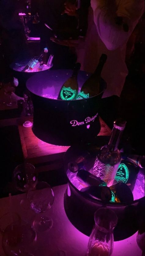 Aesthetic Clubbing, Champagne Aesthetic, Club Nightclub, Sparkling Candle, Nightclub Design, Strong Drinks, Birthday Pics, Candle Night, Alcohol Party