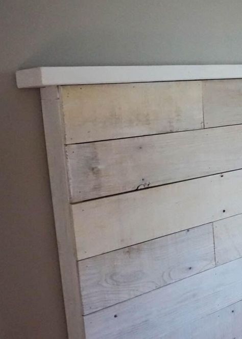 How to Make Your Own DIY Pallet Headboard Diy Pallet Headboard, Bed Headboard Ideas, Make Your Own Headboard, Pallet Headboard Diy, Headboard Diy, Extra Space Storage, How To Make Headboard, Pallet Furniture Designs, Pallet Headboard