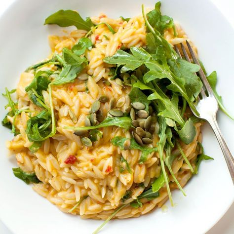 Spicy Cheddar and Pumpkin Orzo with Arugula Pumpkin Orzo, Warm Pasta Salad, Fall Pasta Dishes, Christmas Dinner Side Dishes, Autumn Pasta Recipes, Arugula Pasta, Tiny Pasta, Fall Pasta, Arugula Recipes