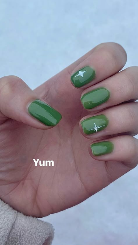 Short green gel nails with chrome stars (sparkle) ✨🧃🍏⭐️🍏💫 Green And White Star Nails, Gel Nails Short Green, Green Gel Nails Designs, Short Gel Nails Stars, Fun Green Nail Designs, Green Stars Nails, Nails Acrylic Short Green, Green Nails With Sparkle, Green Nail Ideas Short