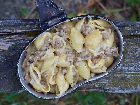 This Beef Alfredo pasta recipe combines three of our favorite backpacking foods into one delish meal. Beef Alfredo, Freezer Bag Meals, Lightweight Backpacking Food, Trail Food, Backpacking Meals, Pasta Recipes Alfredo, Hiking Food, Backpacking Food, Campfire Cooking