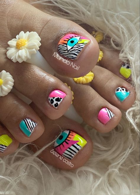 Neon Toe Nails, Nail Halloween, Halloween Nail Art Ideas, Toenail Art, Bright Nail Designs, Pedicure Designs Toenails, Aqua Nails, Pedicure Nail Designs, Gel Toe Nails