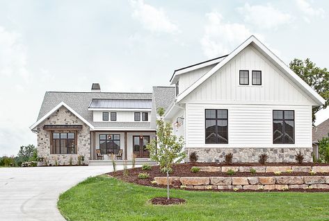 Instant Classic. This beautiful home combines White Board & Batten and RigidStack lap siding for the perfect modern farmhouse look. Diamond Kote Siding, White Siding, Exterior House Colors Combinations, Vertical Siding, Siding Colors, Board And Batten Siding, Stone Siding, Modern Farmhouse Exterior, House Siding