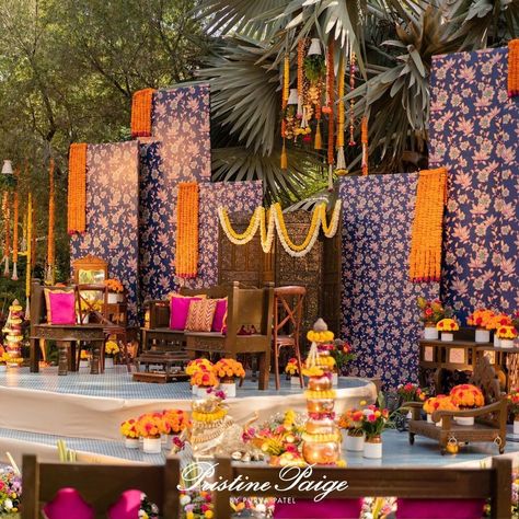 Reception Stage Decor, Mehendi Decor Ideas, Home Flower Decor, Wedding Ambiance, Wedding Background Decoration, Wedding Entrance Decor, Classic Wedding Decorations, Diy Diwali Decorations, Mandap Decor