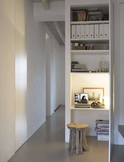 Small Home Office Desk Ideas | Domino Small Home Office Desk, Closet Desk, Tiny Desks, Closet Office, Small Space Office, Office Nook, Study Nook, Small Home Office, Home Office Desks