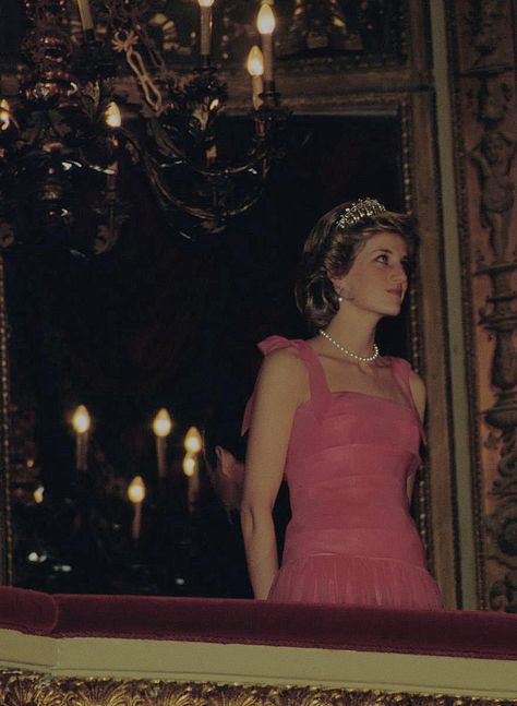 Italy April, Diana Princess Of Wales, Diana Princess, Lady Diana, Milan Italy, Princess Of Wales, Princess Diana, Evening Gown, Opera House