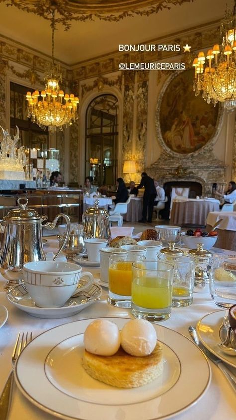 Lux Hotel, Cereal Breakfast, La Aesthetic, Breakfast Meeting, Hotels In France, Dessert Presentation, Paris Vibes, Picnic Decorations, Luxury Flooring