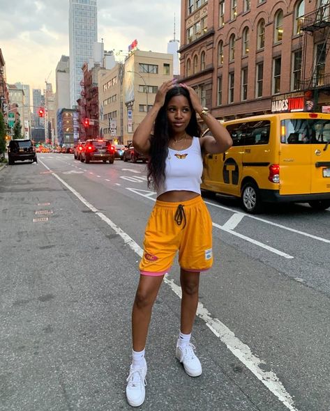 Boy Shorts Outfit Women, Basketball Shorts Outfit, Looks Hip Hop, Shorts Outfits Women, Tomboy Outfits, Tomboy Style Outfits, Shorts Outfit, Looks Street Style, Streetwear Fashion Women