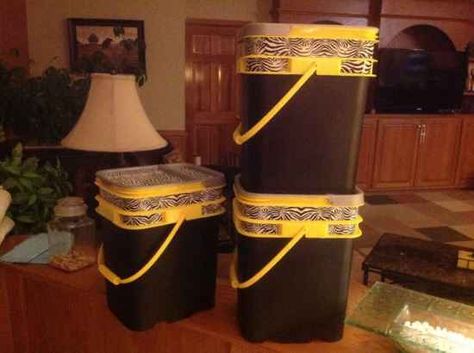 18 Practical Ways To Repurpose Kitty Litter Containers Repurposed Cat Litter Bucket, Diy Storage Containers, Reuse Containers, Bucket Ideas, Diy Storage Rack, Kids Toy Store, Tidy Cats, Chicken Nesting Boxes, Kitty Litter