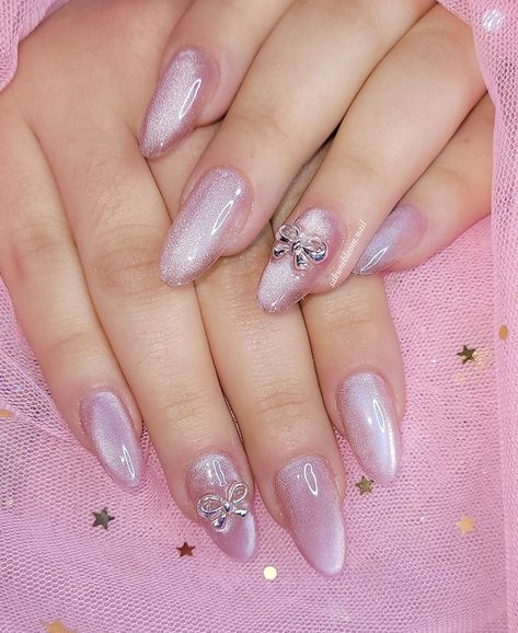 Cat eye coquette🎀✨️ Nail Art Designs Cat Eye, Cat Eye Tips Nails, Flower Power Art, Power Art, Eye Nails, Pearl Nails, Nails Diy, Cat Eye Nails, Cat Nails