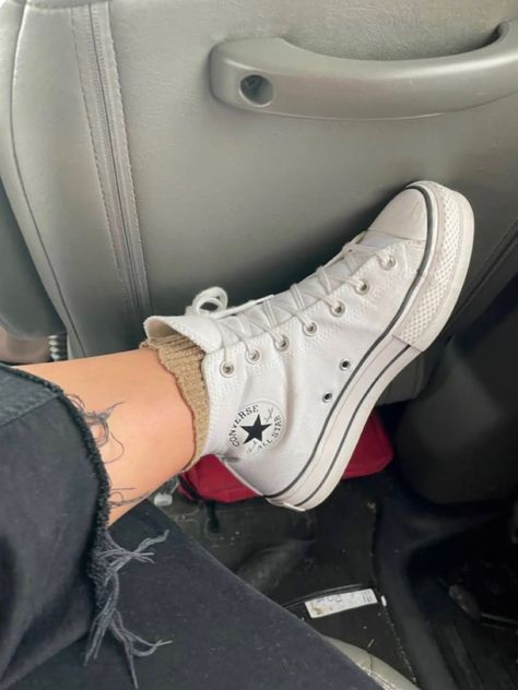 Converse Platform White, White Platform Converse Outfit, Platform Converse Outfits, Platform Converse Outfit, Converse Platforms, White Platform Converse, Knee High Converse, Converse Platform, Platform Converse