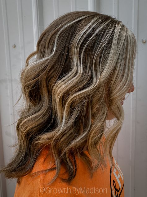 Half Head Highlights With Money Piece, Blonde Highlights With Money Piece, Teen Hair Colors, Dream Haircut, Money Piece Highlights, Hair Colour Inspo, Highlight Blonde, Teenage Hairstyles, Highlight Ideas