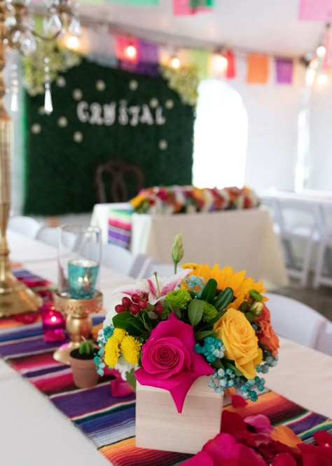 Fiesta Theme Centerpieces, Mexican Centerpiece Ideas, Fiesta Party Centerpieces, Mexican Centerpiece, Loteria Party, Mexican Fiesta Decorations, Communion Centerpieces, Baby Ray, Mexican Baby Shower