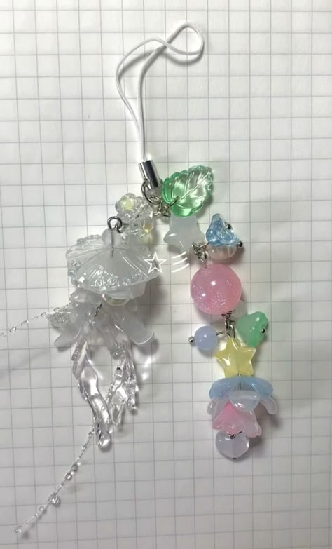 Sea Animal Keychain, Jellyfish Keychain, Jellyfish Jewelry, Emo Accessories, Phone Chains, Jellyfish Art, Shrink Film, Beading Jewelery, Bead Charms Diy