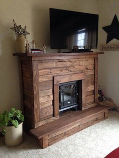 Farmhouse Kitchen Design Joanna Gaines, Pallet Fireplace, Pallet Projects Easy, Diy Entertainment, Farmhouse Kitchen Design, Faux Fireplace, Fireplace Tv Stand, Diy Entertainment Center, Trendy Living Rooms