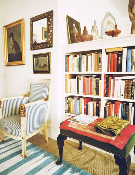 Library Nook, Striped Armchair, Carolina Irving, Manhattan Apartment, Salon Interior Design, Interior Design Business, Wall Carpet, Traditional Living, Traditional Living Room