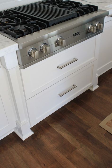 like drawers under stove top like foot at bottom of cabinets like silver drawer handles Love stove top-find one similar but less expensive Outdoor Kitchen Appliances, Kitchen Stove, Web Images, Kitchen Drawers, Kitchen Redo, Outdoor Kitchen Design, Drawer Handles, Dream Kitchen, Kitchen Renovation