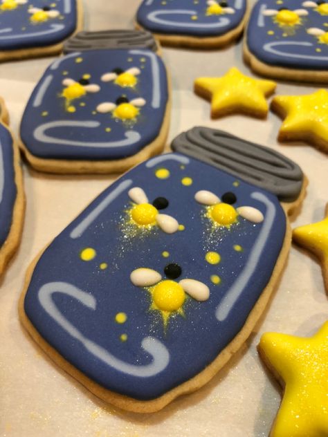 Squishy Cookie Icing, Unique Cookie Decorating Ideas, Summer Time Cookies Decorated, Firefly Cookies Decorated, August Cookies Decorated, Fun Decorated Cookies, Summer Decorated Sugar Cookies, Decorated Sugar Cookie, Royal Icing Cookie Ideas