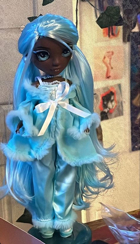 Rainbow High Doll Hair Ideas, Lol Omg Doll Repaint, Rainbow High Slumber Party, Rainbow High Restyle, Doll Restyle, Doll Hairstyles, Walpapers Cute, Diy Doll Miniatures, Doll Aesthetic