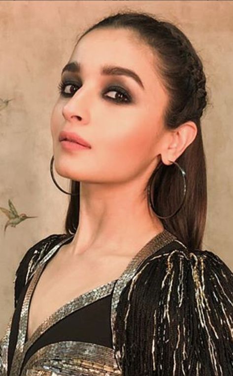 Make up by celebrity MUA Puneet Saini Nhl Playoffs, Fashion Fails, Graphic Eyeliner, Nhl Players, Alia Bhatt, Fashion Mistakes, Hockey Players, Artistry Makeup, Smokey Eye