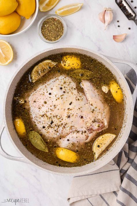 This Chicken Brine is the key to tender and flavorful chicken! This 10-minute recipe is a simple mix of salt, sugar, herbs, and seasonings. Roast Chicken Brine, Best Chicken Brine, Chicken Brine, Brine Chicken Breast, Roasting Chicken, Chicken Delight, Orange Chicken Crock Pot, Gf Dinner, Chicken Roast