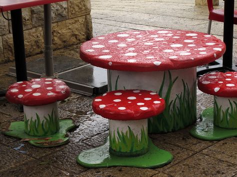 Mushroom Spool Table, Wooden Spool Mushroom, Diy Mushroom Table And Chairs, Mushroom Table And Chairs, Diy Garden Chair, Garden Chairs Design, Taman Diy, Spool Furniture, Spool Tables