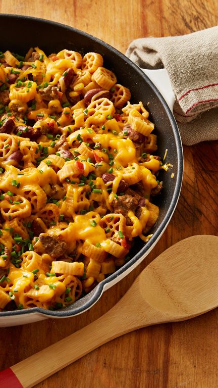 Refresh taco night with this hearty Mexican-style skillet supper. We bet it will be a family favorite! Betty member Smontero247 says, "Everybody loved it! My two-year-old nephew kept asking for 'more wheels please.' It was so quick and easy it will be a regular at our house!" Wagon Wheel Pasta Recipes, Wheel Pasta Recipes, Wagon Wheel Pasta, Cheese Wheel Pasta, Pasta Ground Beef, Taco Skillet, Rice Risotto, Cheese Wheel, Betty Crocker Recipes