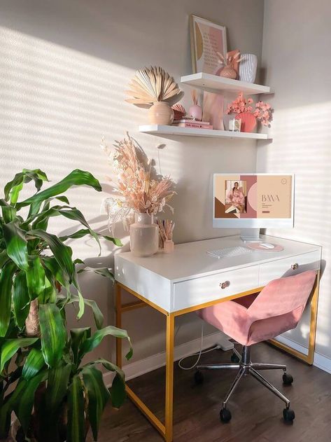 Feminine Room, Cozy Home Office, Office Room Decor, Study Room Decor, Woman Bedroom, Cute Room Ideas, Apartment Decor Inspiration, Room Makeover Inspiration, Room Inspiration Bedroom