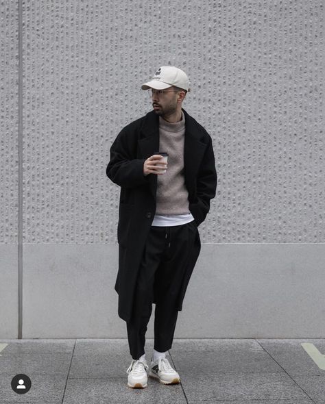 Mens Minimalist Fashion Streetwear, Black Coat Men Outfit, Tim Dessaint Style, Tokyo Winter Outfit, Tim Dessaint, Fit Poses, Coat Outfit Men, Minimalism Outfit, Cars Painting