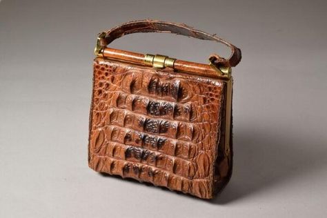 Brown crocodile skin bag, 1930s Crocodile Handbags, Crocodile Bags, Cute Handbags, Crocodile Skin, Vintage Purses, Crocodile Leather, Pin Up Style, Suitcases, Small Handbags