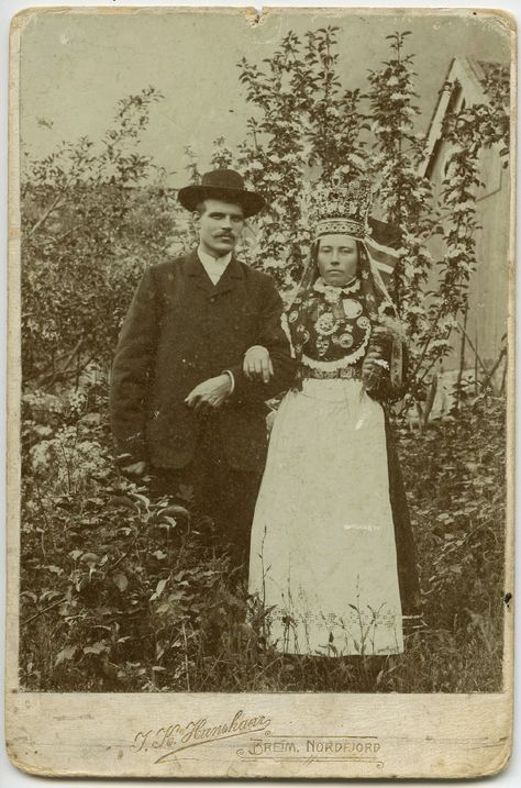 #couples #females #males #children #vintage #retro #photos #weddings #wedding #anniversary #party #love #romance #brides #bride #couple #weddingparty Norway History, Norway Wedding, Norwegian Heritage, Norwegian Wedding, Folk Wedding, Retro Photos, Wedding Apparel, Wedding Anniversary Party, Antique Wedding