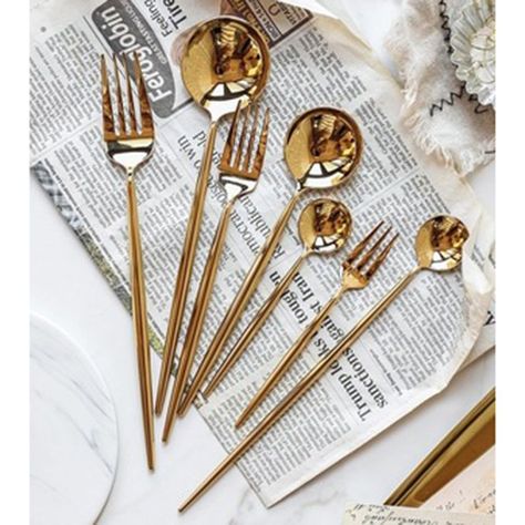 Golden Color 304 Stainless Steel Cutlery Steak Western Tableware Cutlery Four -piece Household spoon fork set Cheap Dinnerware Sets, Cutlery Set Stainless Steel, Black Flatware, Gold Spoon, Spoon Gifts, Silver Cutlery, Stainless Steel Cutlery, Silver Flatware, Forks And Spoons