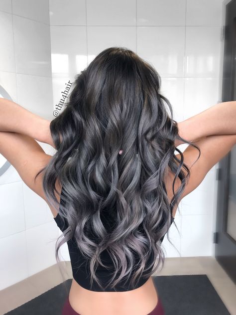 Silver gray Balayage Silver Gray Balayage, Grey Balayage, Hair Color Flamboyage, Gray Highlights, Gray Balayage, Silver Hair Color, Haircut Styles, Ombré Hair, Pinterest Hair