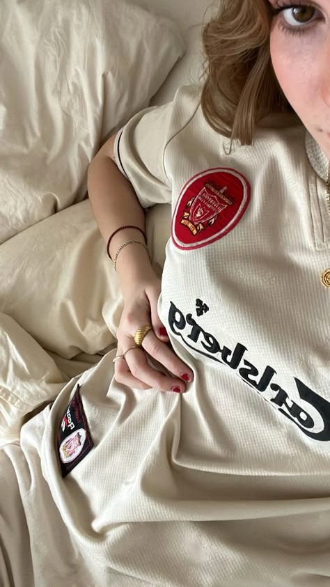 Blokecore Women, Football Jersey Aesthetic, Liverpool Fc Aesthetic, Liverpool Girl, Liverpool Fc Kit, Football Woman, Jersey Aesthetic, Billie Eilish Birthday, Liverpool Girls