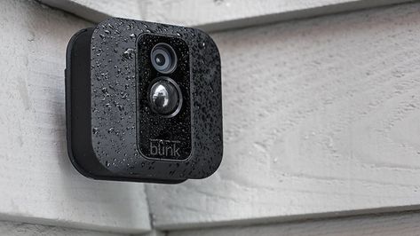 Blink vs Arlo: which home security system is best for you? Home Security Camera Systems, Home Security Camera, Security Cam, Wireless Home Security Systems, Best Home Security, Wireless Home Security, Burglar Alarm, Wireless Security Cameras, Security Tips