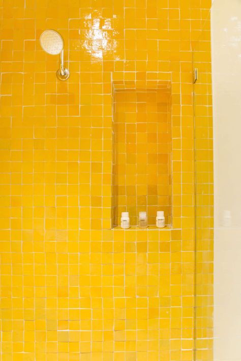 Yellow room. Photo by Aaron Haxton. Yellow Tiles, Interior Drawing, Interior Industrial, Gold Tile, Artisan Tiles, Decor Western, Interior Colors, Yellow Tile, Cle Tile