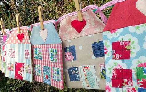 Houses bunting Bunting Ideas Unusual, Repurposing Books, Bunting Ideas, Bunting Pattern, Fabric Wall Decor, Miniature Pottery, Bunny Quilt, Sewing Machine Projects, Fabric Garland