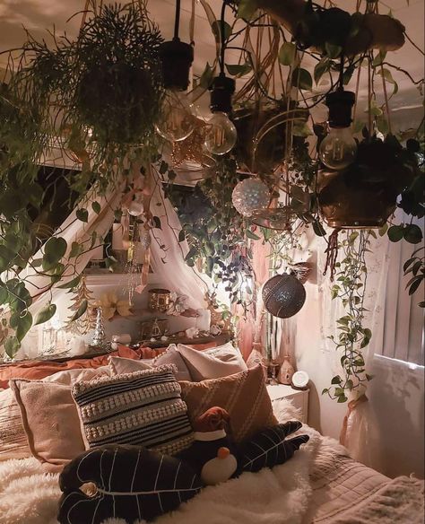 Cottagecore Themed Room, Grunge Cottagecore Bedroom, Druid Room Aesthetic, Fairy Grunge Apartment, Therian Room Ideas Bedrooms, Goblincore Dorm Room, Fairy Core Bedroom Aesthetic, Goblincore Room Ideas, Therian Bedroom Ideas